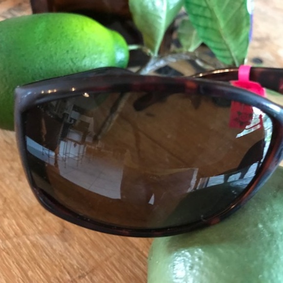 BETSEY JOHNSON Espresso Tortoise  UV Sunglasses 14 main image 6